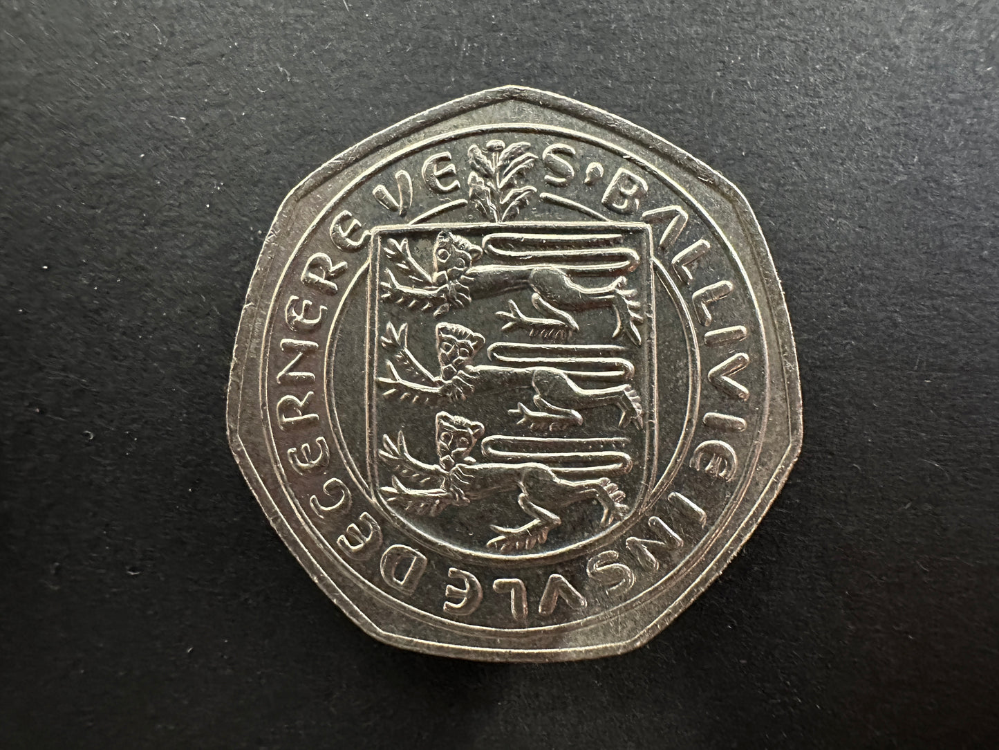 1984 Guernsey Fifty Pence (50p) Coin - Ducal Cap - FREE Postage