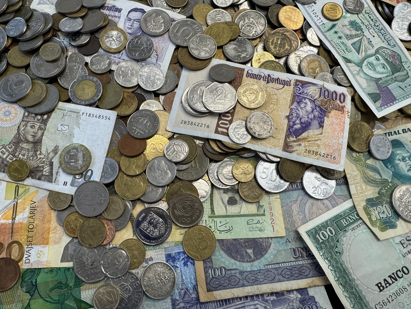 Mixed World Coins and Banknotes - Perfect to Start a Collection - Limited Availability