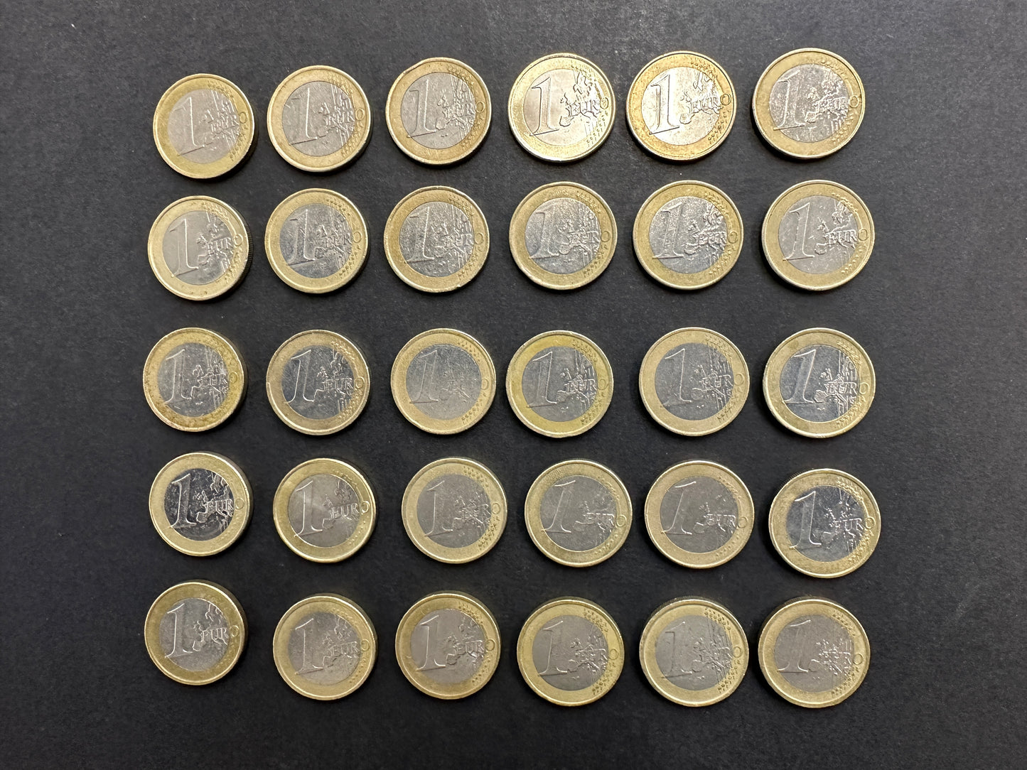 €30 Euros in €1 Euro Coins - Great for tips, snacks, taxis and the air –  Cavalier Coins